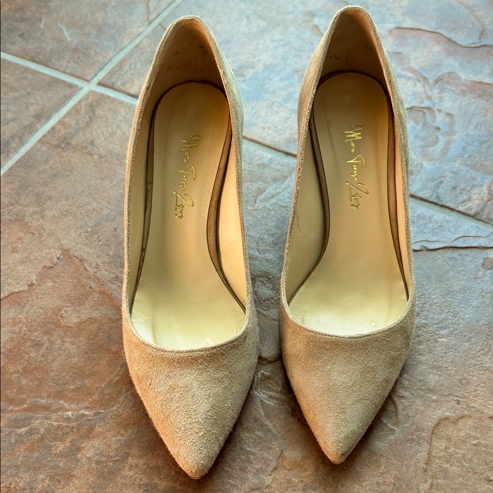 Suede pumps made in Italy for Maria Teresa Lopez